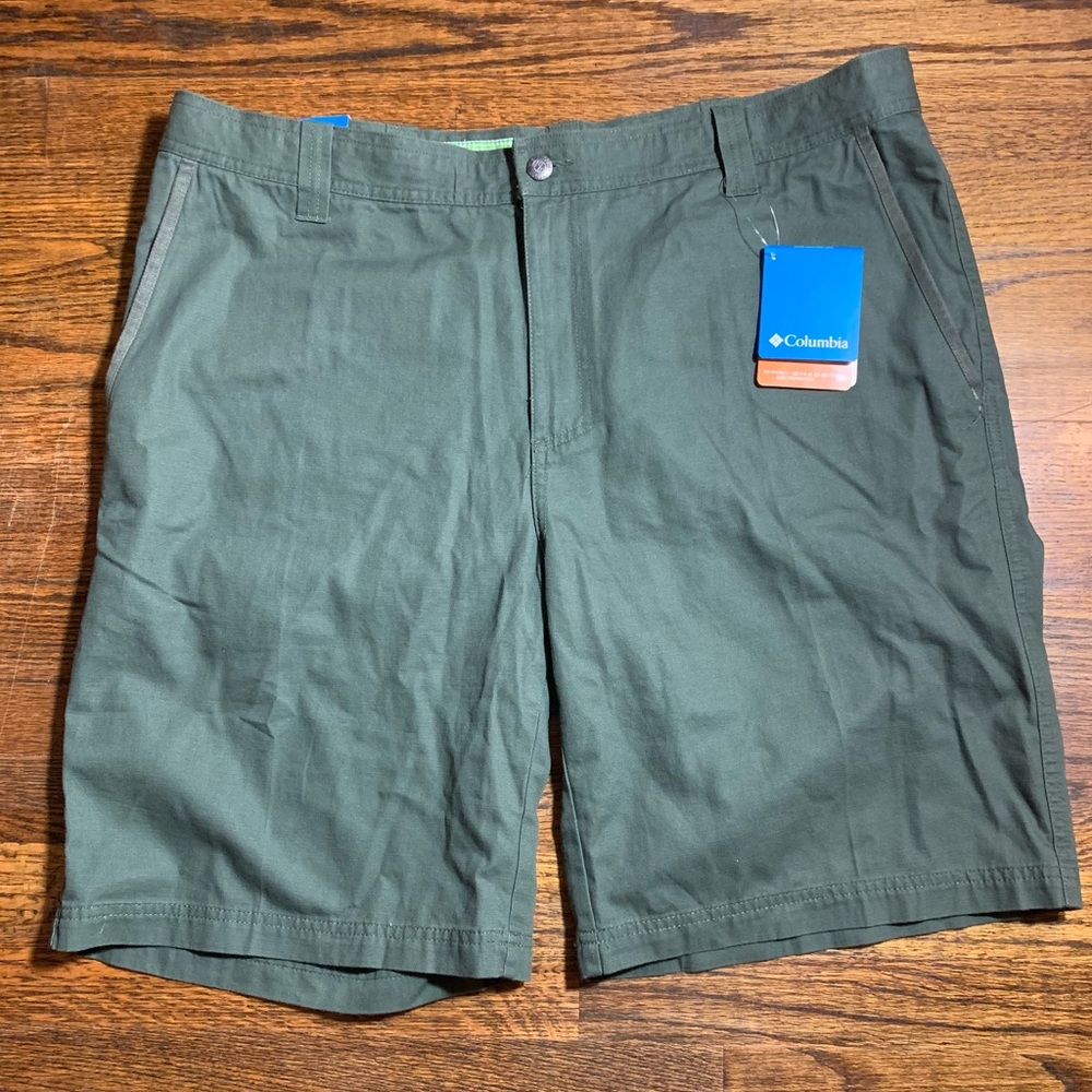 Men’S 40”w 10”L Modern Classic Columbia Short